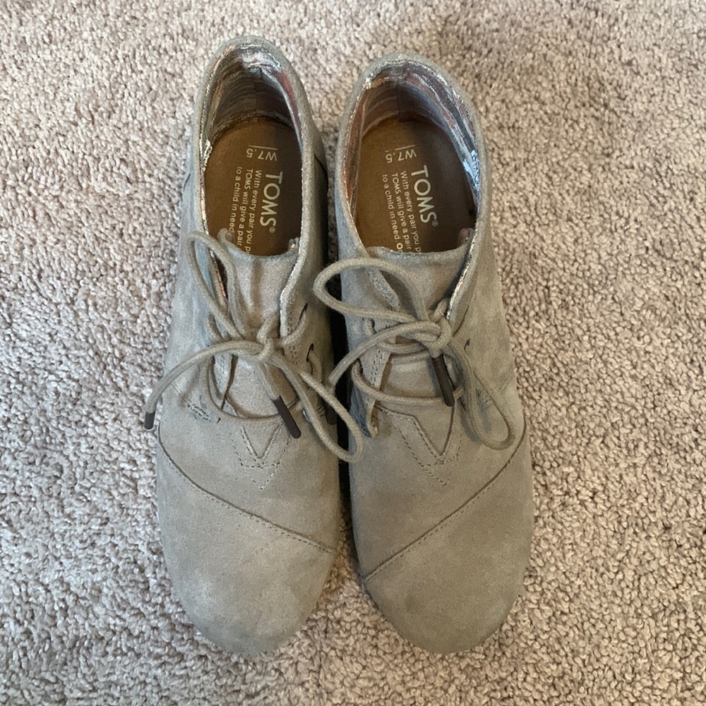Tom's nude wedges, size 7.5